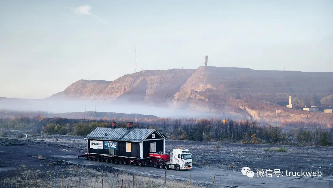 车轮上的博物馆:沃尔沃FH卡车瑞典北部搬运整栋建筑,最重330吨 - 第1张 - 提加商用车网 车轮上的博物馆:沃尔沃FH卡车瑞典北部搬运整栋建筑,最重330吨 - 第1张