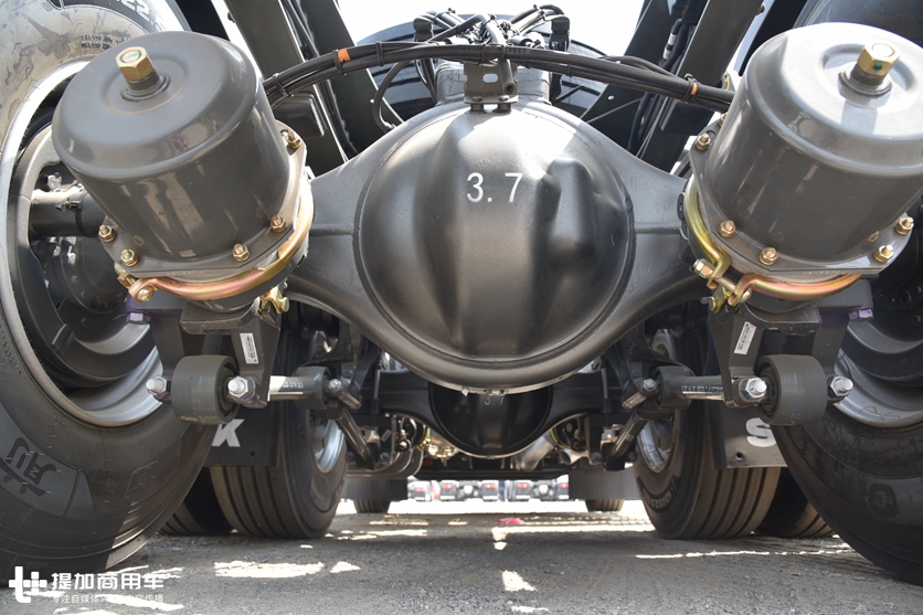 平顶汕德卡G7牵引车首发评测,还是大空间,国六车型价格也亲民 - 第7张 - 提加商用车网 平顶汕德卡G7牵引车首发评测,还是大空间,国六车型价格也亲民 - 第7张