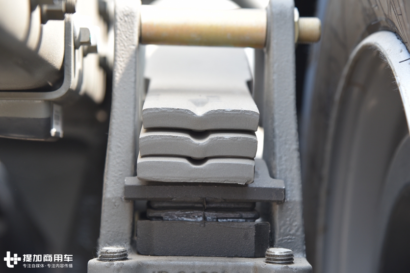 平顶汕德卡G7牵引车首发评测,还是大空间,国六车型价格也亲民 - 第8张 - 提加商用车网 平顶汕德卡G7牵引车首发评测,还是大空间,国六车型价格也亲民 - 第8张