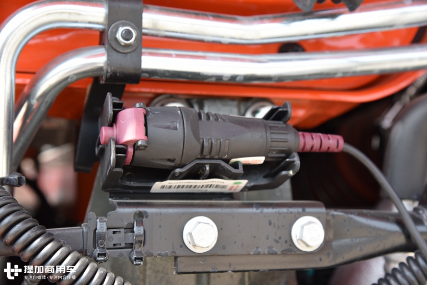 平顶汕德卡G7牵引车首发评测,还是大空间,国六车型价格也亲民 - 第12张 - 提加商用车网 平顶汕德卡G7牵引车首发评测,还是大空间,国六车型价格也亲民 - 第12张