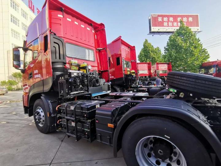 东风商用车首批东风天龙KL油电混合牵引车成功交付 - 第2张 - 提加商用车网 东风商用车首批东风天龙KL油电混合牵引车成功交付 - 第2张