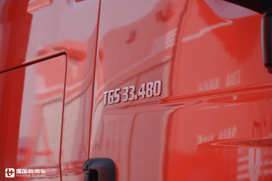 MAN底盘的大型排烟消防车实拍,翅膀式巨大抽烟机太震撼了 - 第8张 - 提加商用车网 MAN底盘的大型排烟消防车实拍,翅膀式巨大抽烟机太震撼了 - 第8张