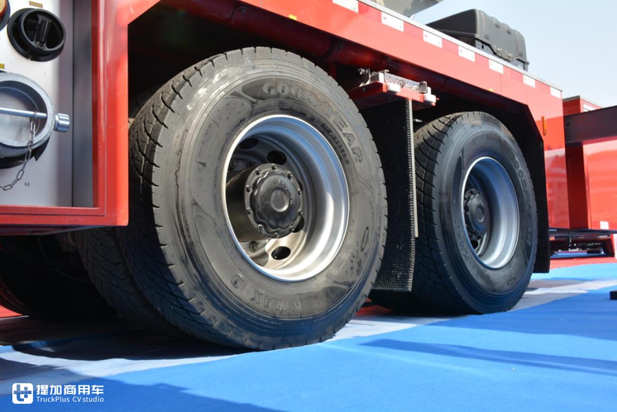 MAN底盘的大型排烟消防车实拍,翅膀式巨大抽烟机太震撼了 - 第11张 - 提加商用车网 MAN底盘的大型排烟消防车实拍,翅膀式巨大抽烟机太震撼了 - 第11张