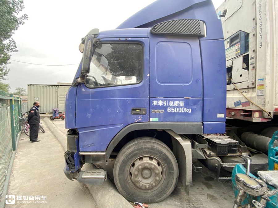 15年车龄的沃尔沃FM实拍,还在倒短,配置领先国产卡车一个时代 - 第2张 - 提加商用车网 15年车龄的沃尔沃FM实拍,还在倒短,配置领先国产卡车一个时代 - 第2张