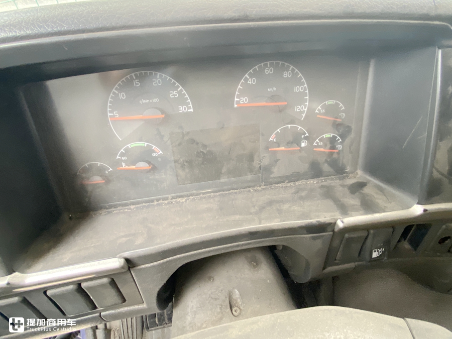 15年车龄的沃尔沃FM实拍,还在倒短,配置领先国产卡车一个时代 - 第10张 - 提加商用车网 15年车龄的沃尔沃FM实拍,还在倒短,配置领先国产卡车一个时代 - 第10张