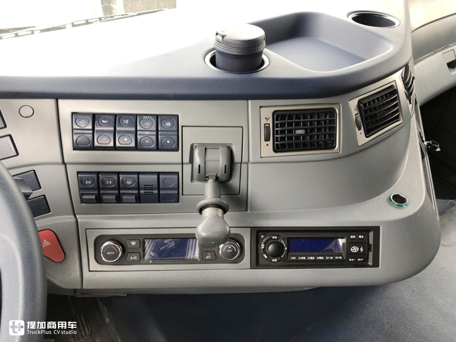 舒适性配置更高,红岩的旗舰自卸车,杰狮C500渣土车实拍! - 第5张 - 提加商用车网 舒适性配置更高,红岩的旗舰自卸车,杰狮C500渣土车实拍! - 第5张