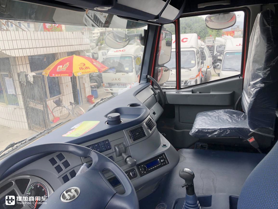 舒适性配置更高,红岩的旗舰自卸车,杰狮C500渣土车实拍! - 第6张 - 提加商用车网 舒适性配置更高,红岩的旗舰自卸车,杰狮C500渣土车实拍! - 第6张