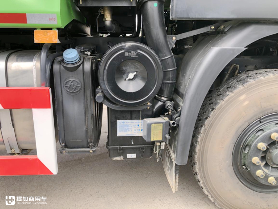 舒适性配置更高,红岩的旗舰自卸车,杰狮C500渣土车实拍! - 第13张 - 提加商用车网 舒适性配置更高,红岩的旗舰自卸车,杰狮C500渣土车实拍! - 第13张