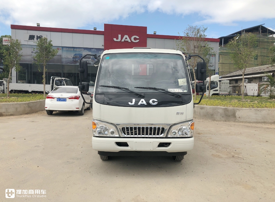 后排座空间真宽敞，拉货载人两不误，江淮康铃808双排座轻卡实拍 - 第1张