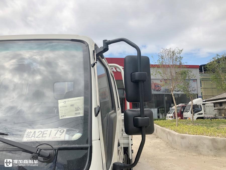 后排座空间真宽敞，拉货载人两不误，江淮康铃808双排座轻卡实拍 - 第3张