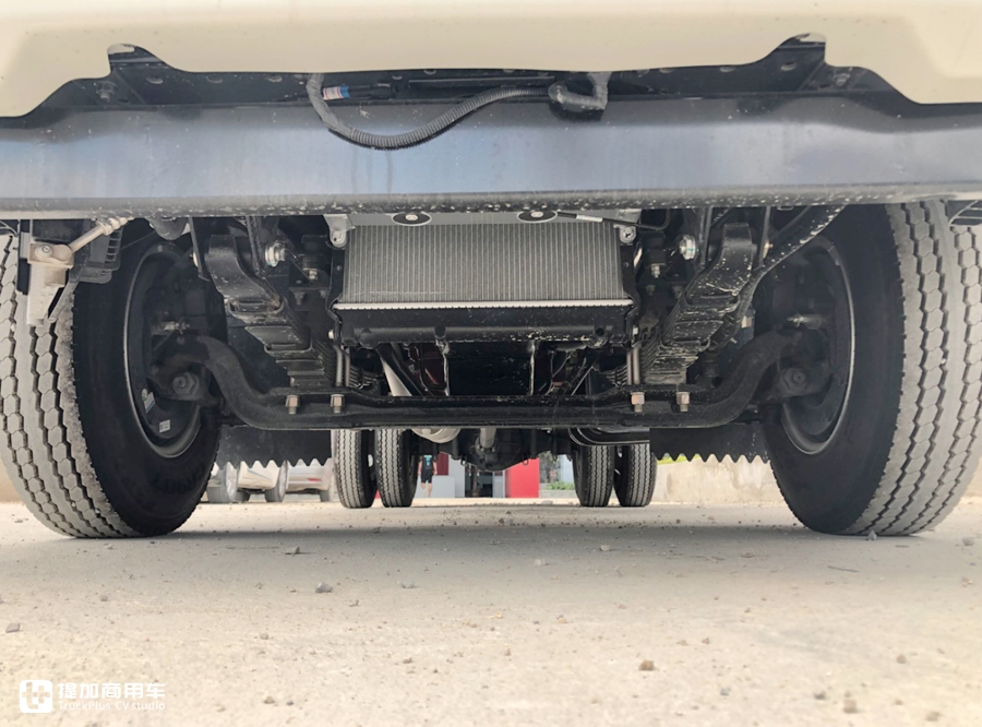 后排座空间真宽敞，拉货载人两不误，江淮康铃808双排座轻卡实拍 - 第10张