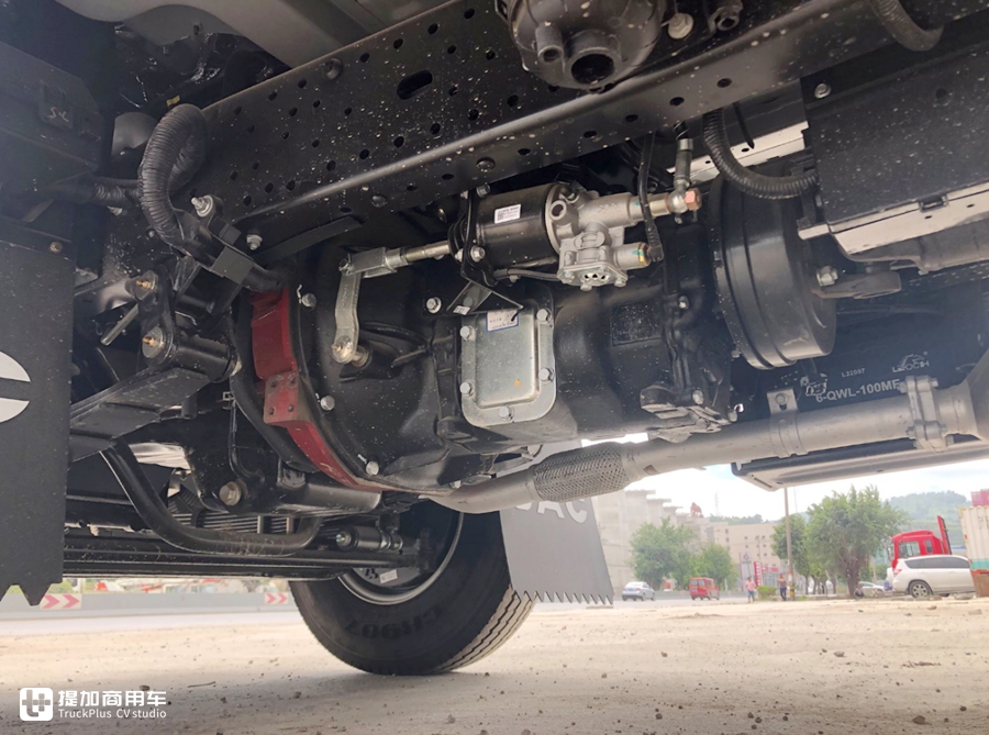 后排座空间真宽敞，拉货载人两不误，江淮康铃808双排座轻卡实拍 - 第11张