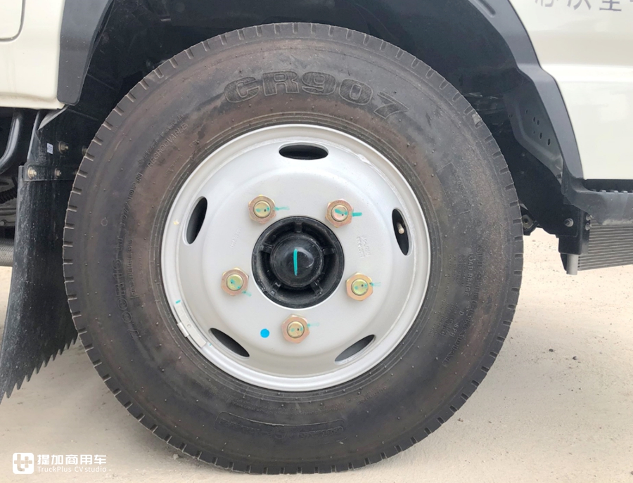 后排座空间真宽敞，拉货载人两不误，江淮康铃808双排座轻卡实拍 - 第13张