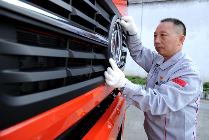 东风商用车人大代表王建清提四份建议,立足专业显担当 - 第2张 - 提加商用车网 东风商用车人大代表王建清提四份建议,立足专业显担当 - 第2张