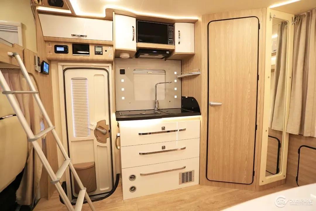 进口依维柯底盘改装!带您看看国六铂驰2020款帕亚尼房车 - 第6张 - 提加商用车网 进口依维柯底盘改装!带您看看国六铂驰2020款帕亚尼房车 - 第6张