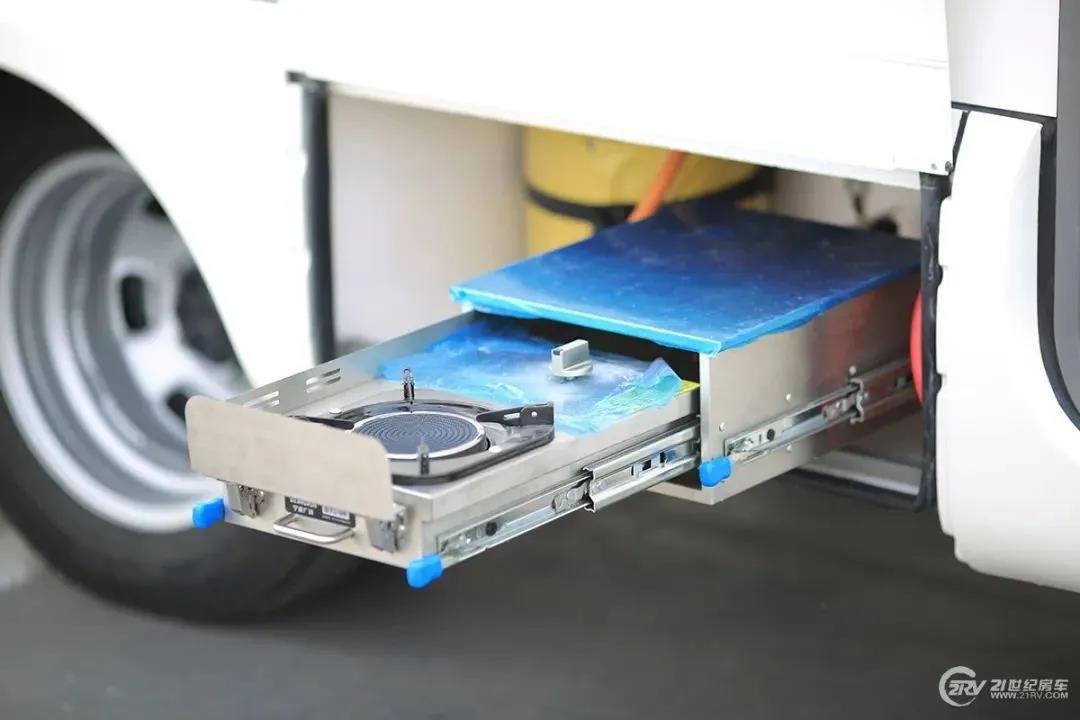 进口依维柯底盘改装!带您看看国六铂驰2020款帕亚尼房车 - 第3张 - 提加商用车网 进口依维柯底盘改装!带您看看国六铂驰2020款帕亚尼房车 - 第3张