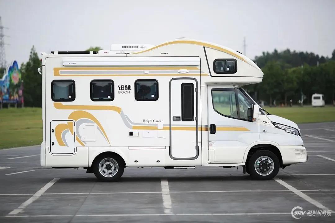 进口依维柯底盘改装!带您看看国六铂驰2020款帕亚尼房车 - 第2张 - 提加商用车网 进口依维柯底盘改装!带您看看国六铂驰2020款帕亚尼房车 - 第2张