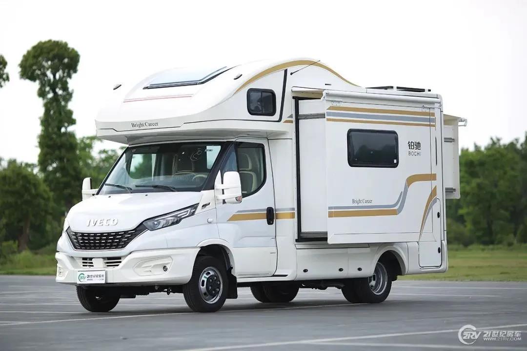 进口依维柯底盘改装!带您看看国六铂驰2020款帕亚尼房车 - 第1张 - 提加商用车网 进口依维柯底盘改装!带您看看国六铂驰2020款帕亚尼房车 - 第1张