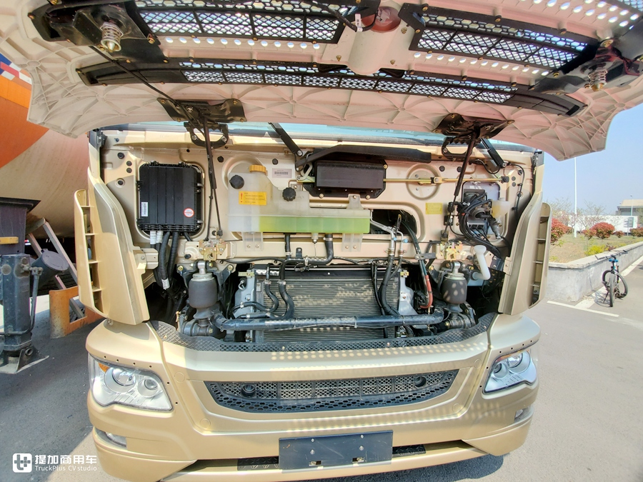 实拍联合U+420牵引车,笼式结构配液缓,车主说因为安全才选的联合 - 第6张 - 提加商用车网 实拍联合U+420牵引车,笼式结构配液缓,车主说因为安全才选的联合 - 第6张