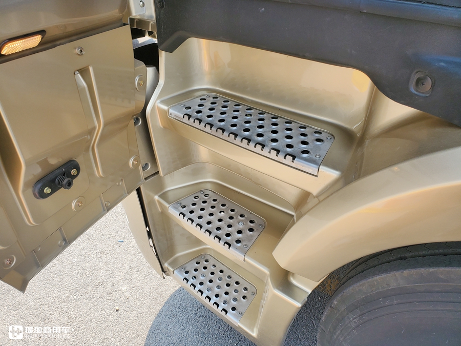 实拍联合U+420牵引车,笼式结构配液缓,车主说因为安全才选的联合 - 第8张 - 提加商用车网 实拍联合U+420牵引车,笼式结构配液缓,车主说因为安全才选的联合 - 第8张