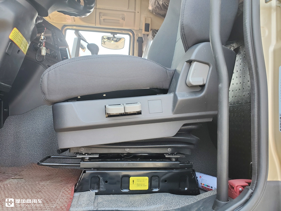 实拍联合U+420牵引车,笼式结构配液缓,车主说因为安全才选的联合 - 第9张 - 提加商用车网 实拍联合U+420牵引车,笼式结构配液缓,车主说因为安全才选的联合 - 第9张