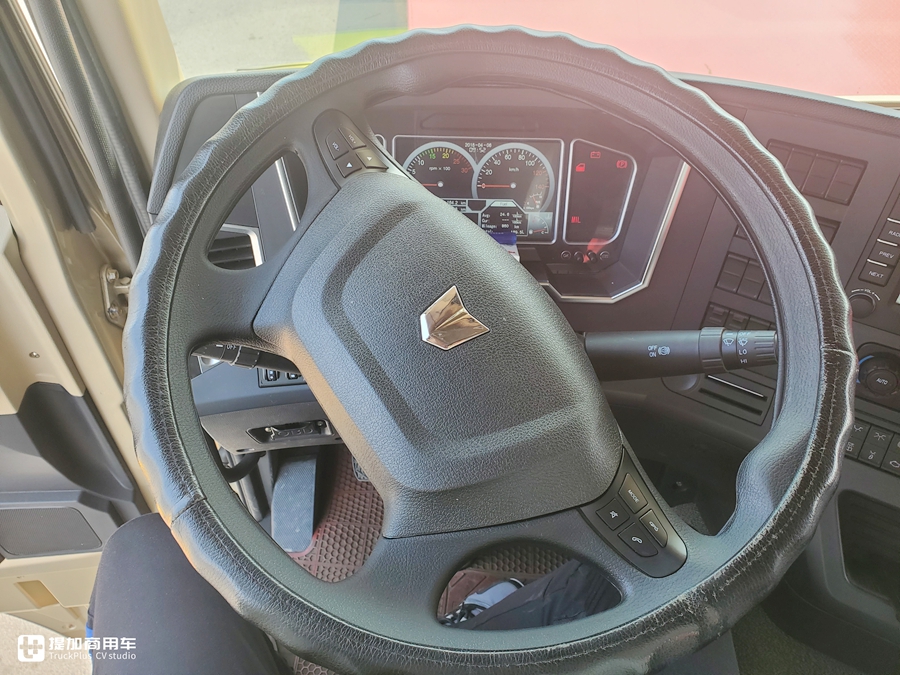 实拍联合U+420牵引车,笼式结构配液缓,车主说因为安全才选的联合 - 第10张 - 提加商用车网 实拍联合U+420牵引车,笼式结构配液缓,车主说因为安全才选的联合 - 第10张