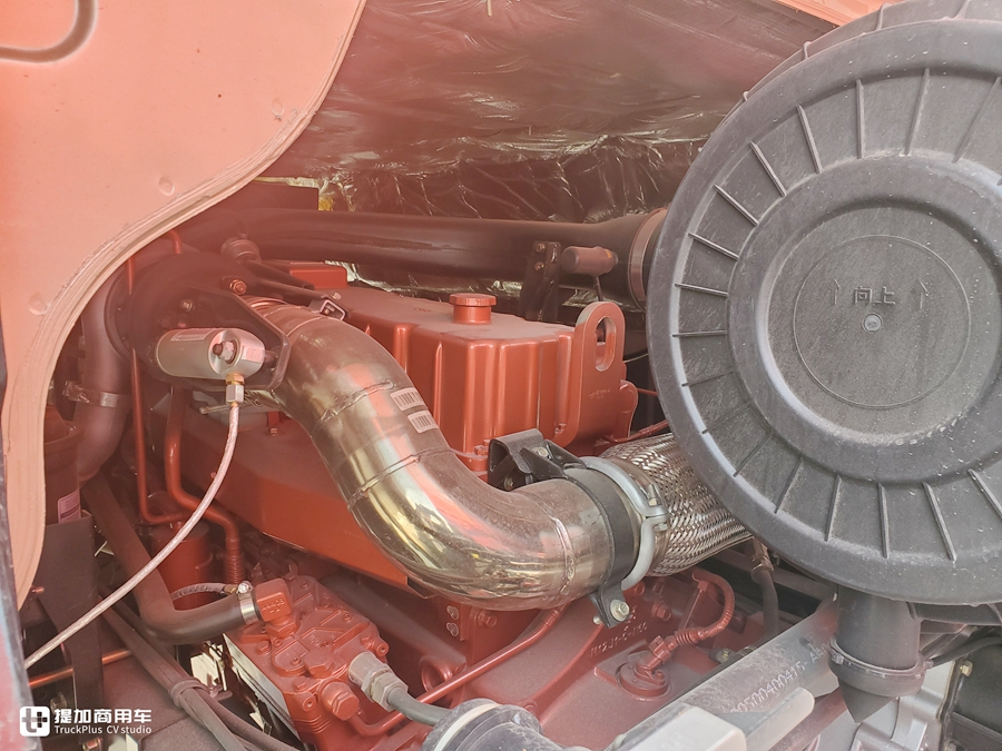 实拍联合U+420牵引车,笼式结构配液缓,车主说因为安全才选的联合 - 第18张 - 提加商用车网 实拍联合U+420牵引车,笼式结构配液缓,车主说因为安全才选的联合 - 第18张