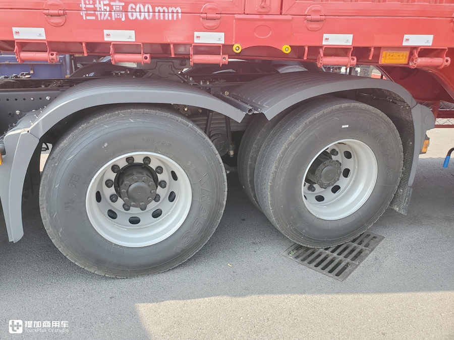 实拍联合U+420牵引车,笼式结构配液缓,车主说因为安全才选的联合 - 第20张 - 提加商用车网 实拍联合U+420牵引车,笼式结构配液缓,车主说因为安全才选的联合 - 第20张