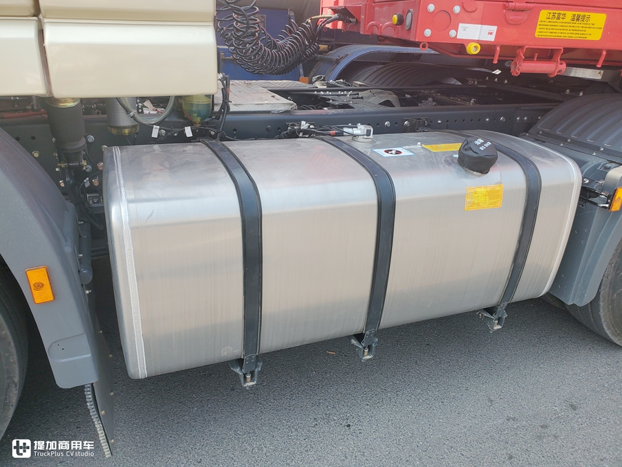 实拍联合U+420牵引车,笼式结构配液缓,车主说因为安全才选的联合 - 第22张 - 提加商用车网 实拍联合U+420牵引车,笼式结构配液缓,车主说因为安全才选的联合 - 第22张