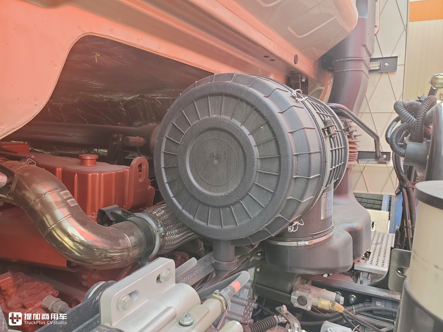 实拍联合U+420牵引车,笼式结构配液缓,车主说因为安全才选的联合 - 第24张 - 提加商用车网 实拍联合U+420牵引车,笼式结构配液缓,车主说因为安全才选的联合 - 第24张