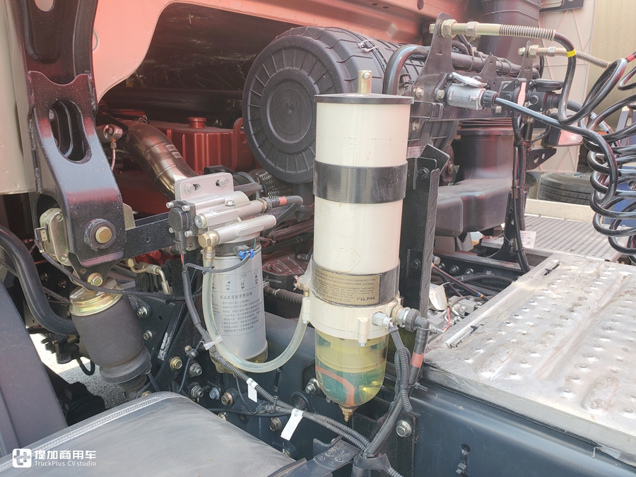 实拍联合U+420牵引车,笼式结构配液缓,车主说因为安全才选的联合 - 第25张 - 提加商用车网 实拍联合U+420牵引车,笼式结构配液缓,车主说因为安全才选的联合 - 第25张