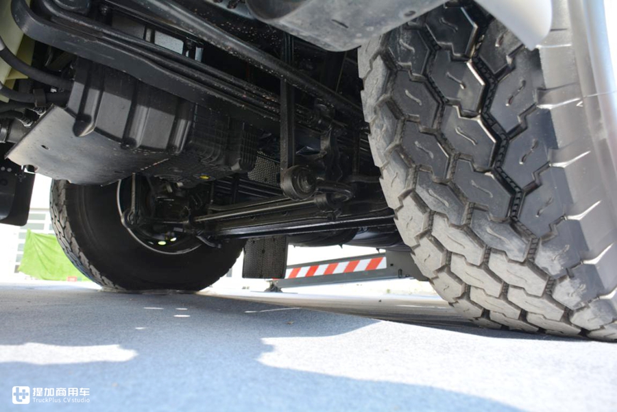 52米云梯+1800L水炮,这款马基路斯直臂云梯消防车性能真暴力 - 第10张 - 提加商用车网 52米云梯+1800L水炮,这款马基路斯直臂云梯消防车性能真暴力 - 第10张