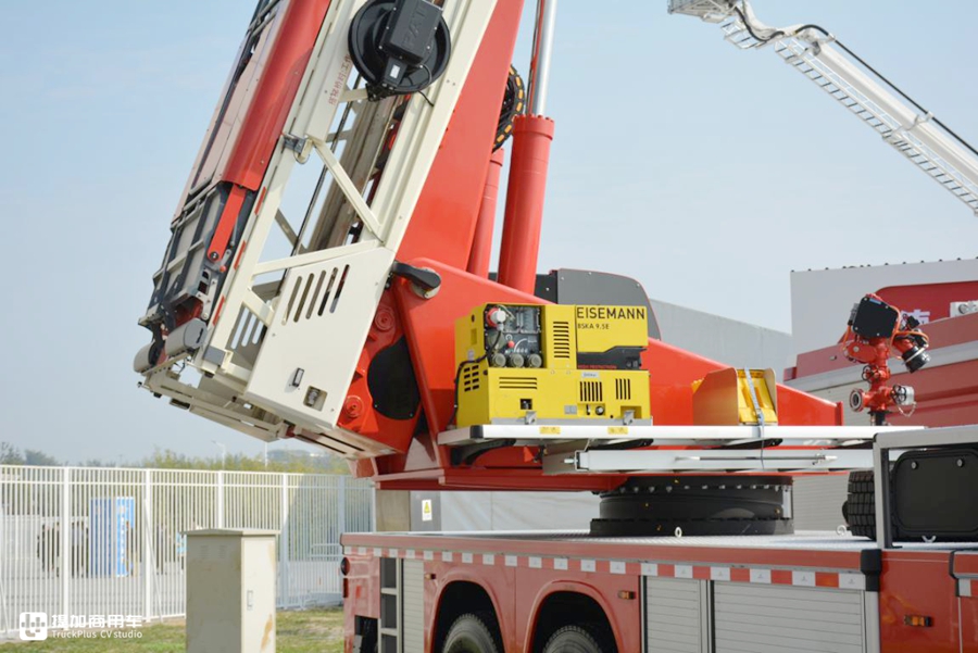 52米云梯+1800L水炮,这款马基路斯直臂云梯消防车性能真暴力 - 第3张 - 提加商用车网 52米云梯+1800L水炮,这款马基路斯直臂云梯消防车性能真暴力 - 第3张