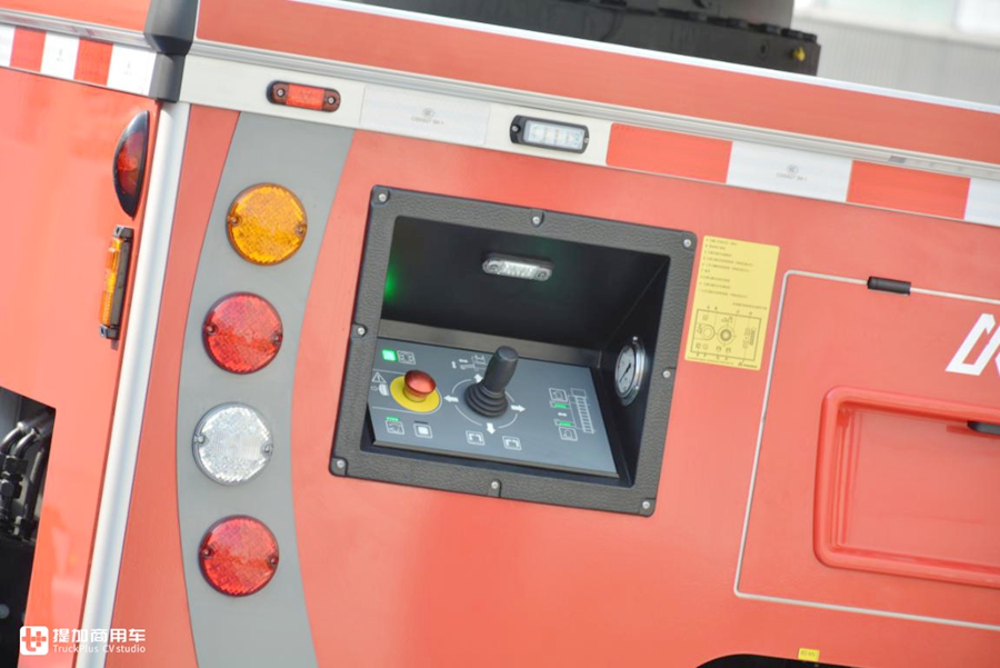 52米云梯+1800L水炮,这款马基路斯直臂云梯消防车性能真暴力 - 第4张 - 提加商用车网 52米云梯+1800L水炮,这款马基路斯直臂云梯消防车性能真暴力 - 第4张