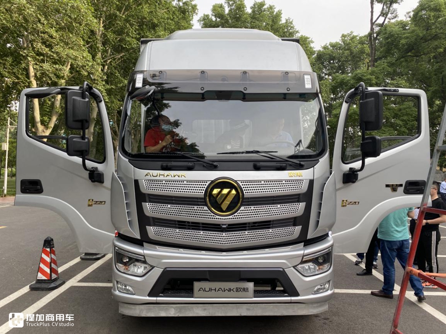福田又发布了一款高端载货车,双卧铺自动档,后桥还配了空气悬架 - 第2张 - 提加商用车网 福田又发布了一款高端载货车,双卧铺自动档,后桥还配了空气悬架 - 第2张