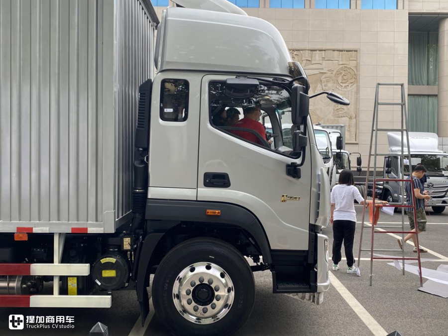 福田又发布了一款高端载货车,双卧铺自动档,后桥还配了空气悬架 - 第3张 - 提加商用车网 福田又发布了一款高端载货车,双卧铺自动档,后桥还配了空气悬架 - 第3张