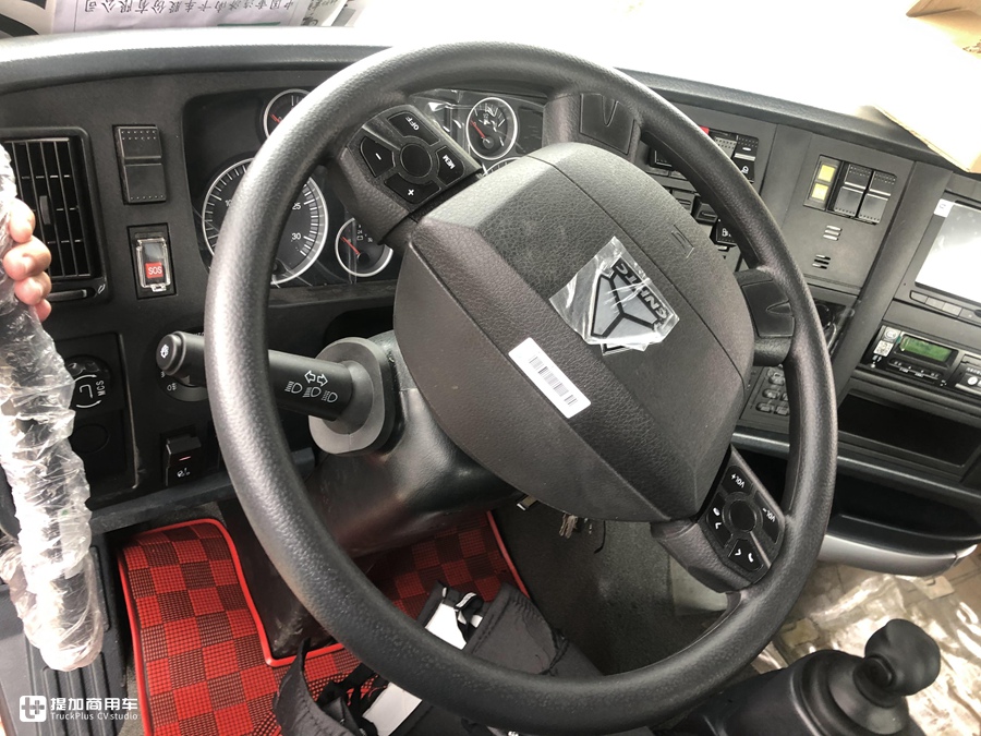 2020款豪沃T7H牵引车实拍,免费升级AMT变速箱,据说坏了还只换不修 - 第5张 - 提加商用车网 2020款豪沃T7H牵引车实拍,免费升级AMT变速箱,据说坏了还只换不修 - 第5张