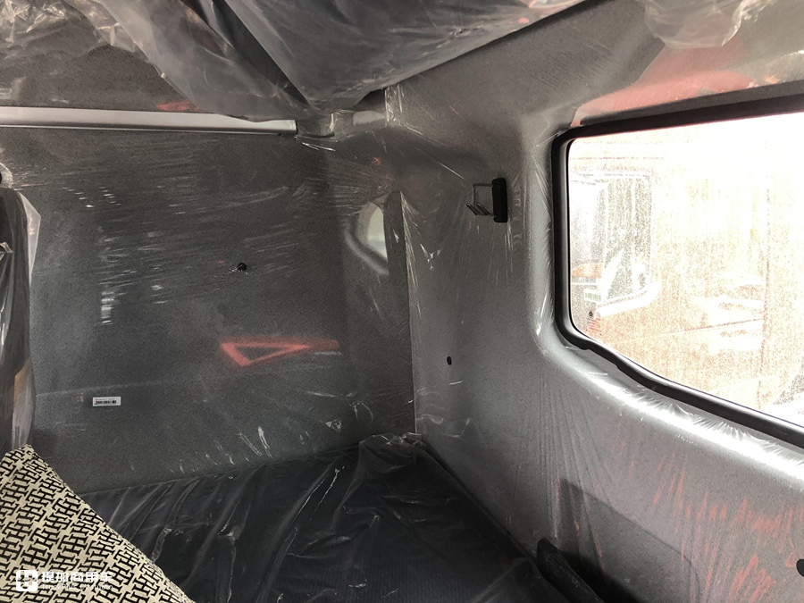 2020款豪沃T7H牵引车实拍,免费升级AMT变速箱,据说坏了还只换不修 - 第9张 - 提加商用车网 2020款豪沃T7H牵引车实拍,免费升级AMT变速箱,据说坏了还只换不修 - 第9张