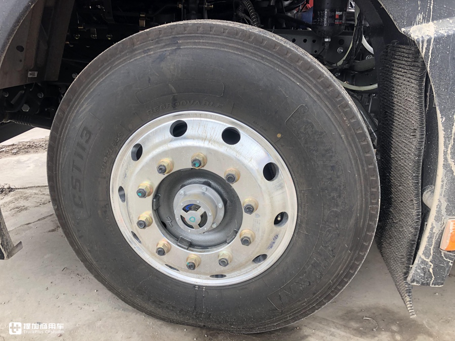 2020款豪沃T7H牵引车实拍,免费升级AMT变速箱,据说坏了还只换不修 - 第14张 - 提加商用车网 2020款豪沃T7H牵引车实拍,免费升级AMT变速箱,据说坏了还只换不修 - 第14张