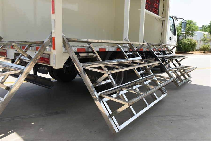 飞碟汽车打开“摆摊神器”,带您看夜市上的新大陆 - 第5张 - 提加商用车网 飞碟汽车打开“摆摊神器”,带您看夜市上的新大陆 - 第5张