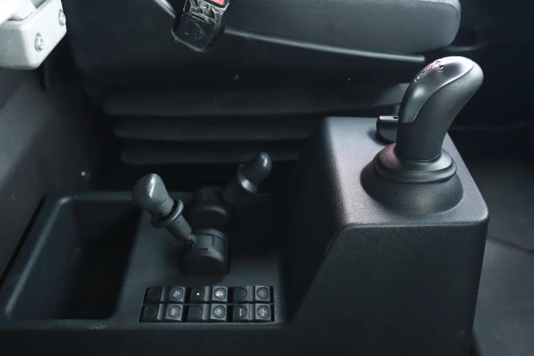 欧洲顶级动力配置,红岩杰狮2020牵引车动力满满,高效畅行 - 第3张 - 提加商用车网 欧洲顶级动力配置,红岩杰狮2020牵引车动力满满,高效畅行 - 第3张