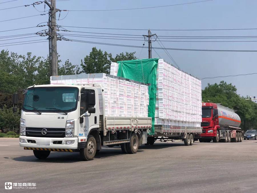 轻卡也有两节车厢车型上路了?山东凯马M3轻卡中置轴列车实拍 - 第1张 - 提加商用车网 轻卡也有两节车厢车型上路了?山东凯马M3轻卡中置轴列车实拍 - 第1张