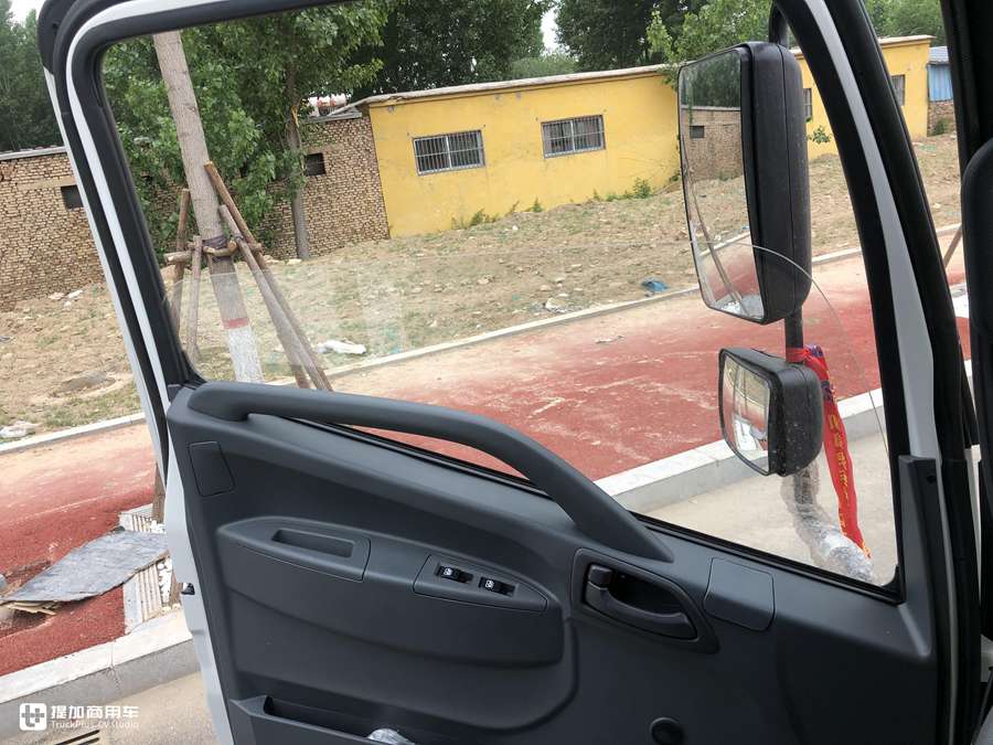 轻卡也有两节车厢车型上路了?山东凯马M3轻卡中置轴列车实拍 - 第3张 - 提加商用车网 轻卡也有两节车厢车型上路了?山东凯马M3轻卡中置轴列车实拍 - 第3张