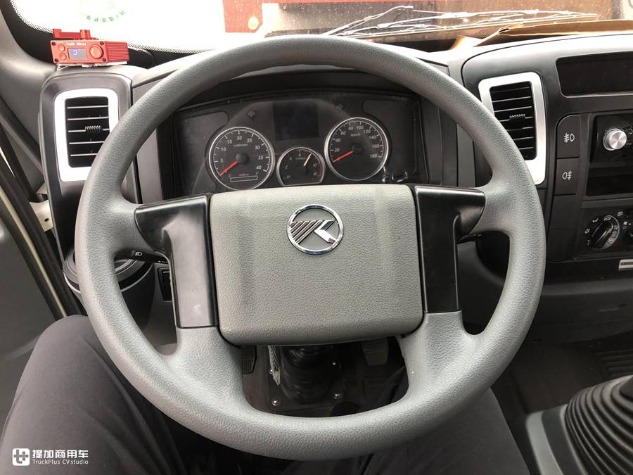 轻卡也有两节车厢车型上路了?山东凯马M3轻卡中置轴列车实拍 - 第4张 - 提加商用车网 轻卡也有两节车厢车型上路了?山东凯马M3轻卡中置轴列车实拍 - 第4张