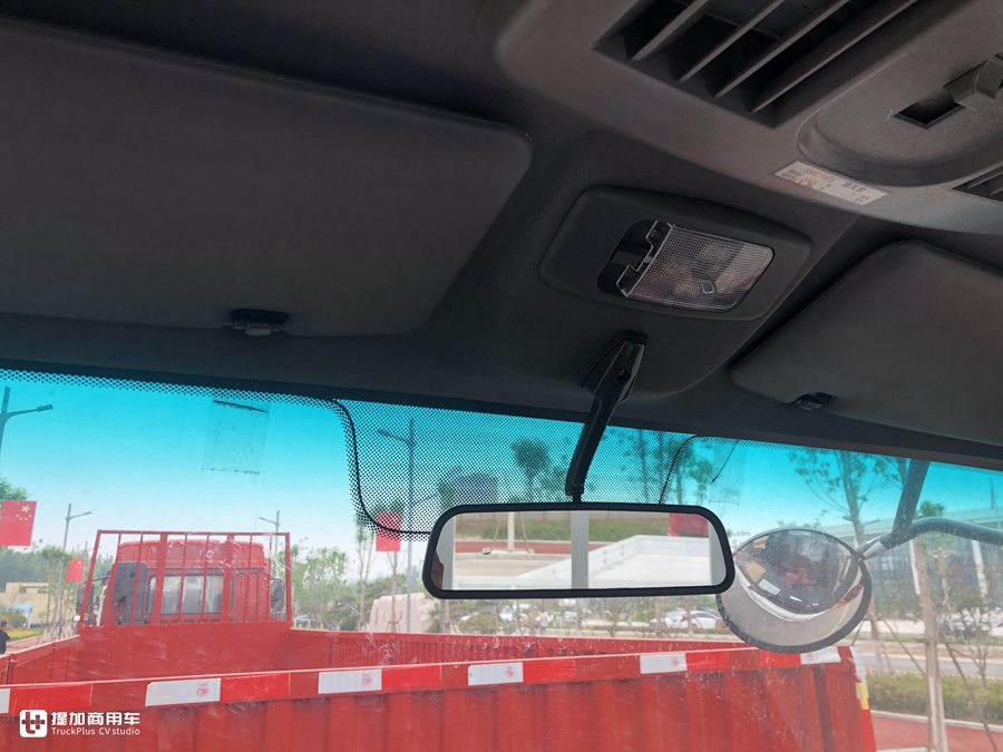 轻卡也有两节车厢车型上路了?山东凯马M3轻卡中置轴列车实拍 - 第6张 - 提加商用车网 轻卡也有两节车厢车型上路了?山东凯马M3轻卡中置轴列车实拍 - 第6张