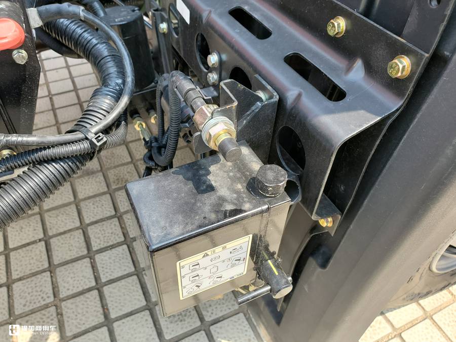 售价17万主打中高端市场,解放JK6载货车怎么样?实拍带您好好看看 - 第23张 - 提加商用车网 售价17万主打中高端市场,解放JK6载货车怎么样?实拍带您好好看看 - 第23张