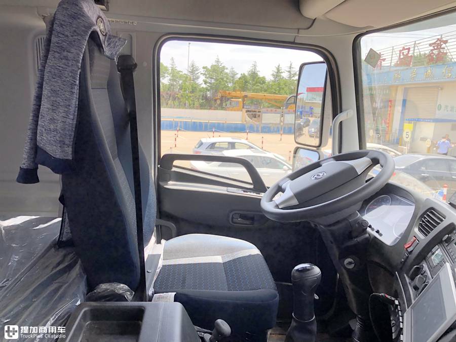 专业的猪崽运输车,售价高达80万?天龙VL载货车底盘的畜禽运输车实拍 - 第4张 - 提加商用车网 专业的猪崽运输车,售价高达80万?天龙VL载货车底盘的畜禽运输车实拍 - 第4张