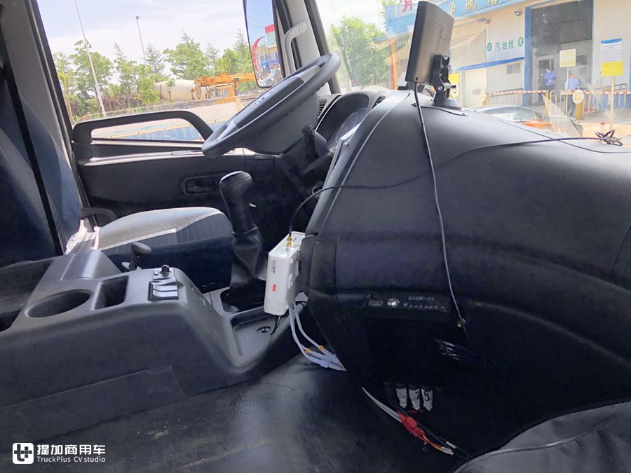 专业的猪崽运输车,售价高达80万?天龙VL载货车底盘的畜禽运输车实拍 - 第5张 - 提加商用车网 专业的猪崽运输车,售价高达80万?天龙VL载货车底盘的畜禽运输车实拍 - 第5张