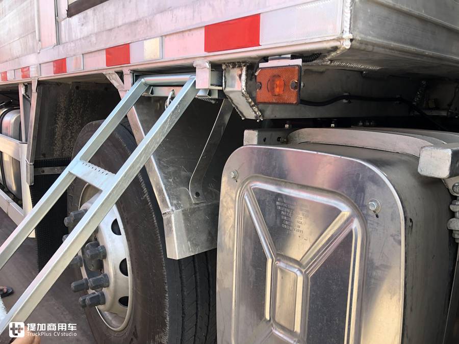 专业的猪崽运输车,售价高达80万?天龙VL载货车底盘的畜禽运输车实拍 - 第19张 - 提加商用车网 专业的猪崽运输车,售价高达80万?天龙VL载货车底盘的畜禽运输车实拍 - 第19张