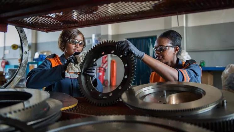 用爱与关怀点亮希望，你的风雨兼程都有沃尔沃卡车日夜守护 - 第3张